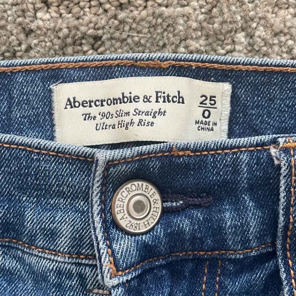 Abercrombie & Fitch The ‘90s Slim Straight Ultra High Rise - Picture 2 of 5